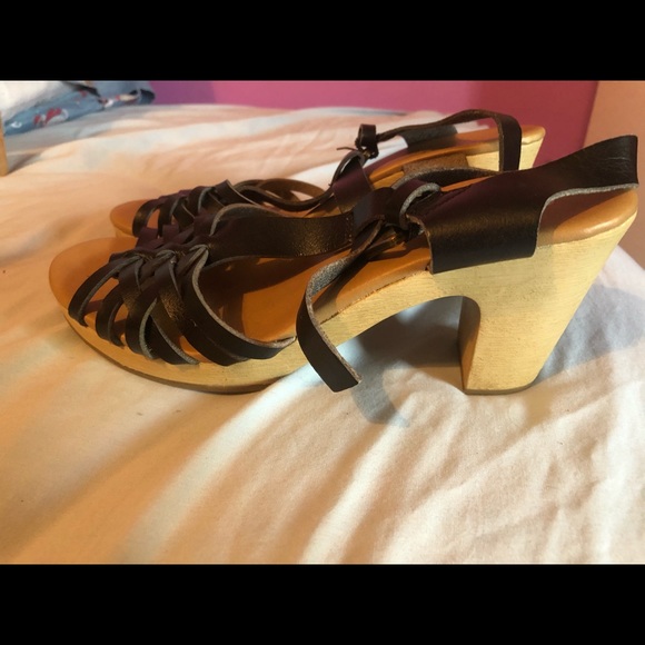 Old Navy Heel Sandals - Picture 2 of 3
